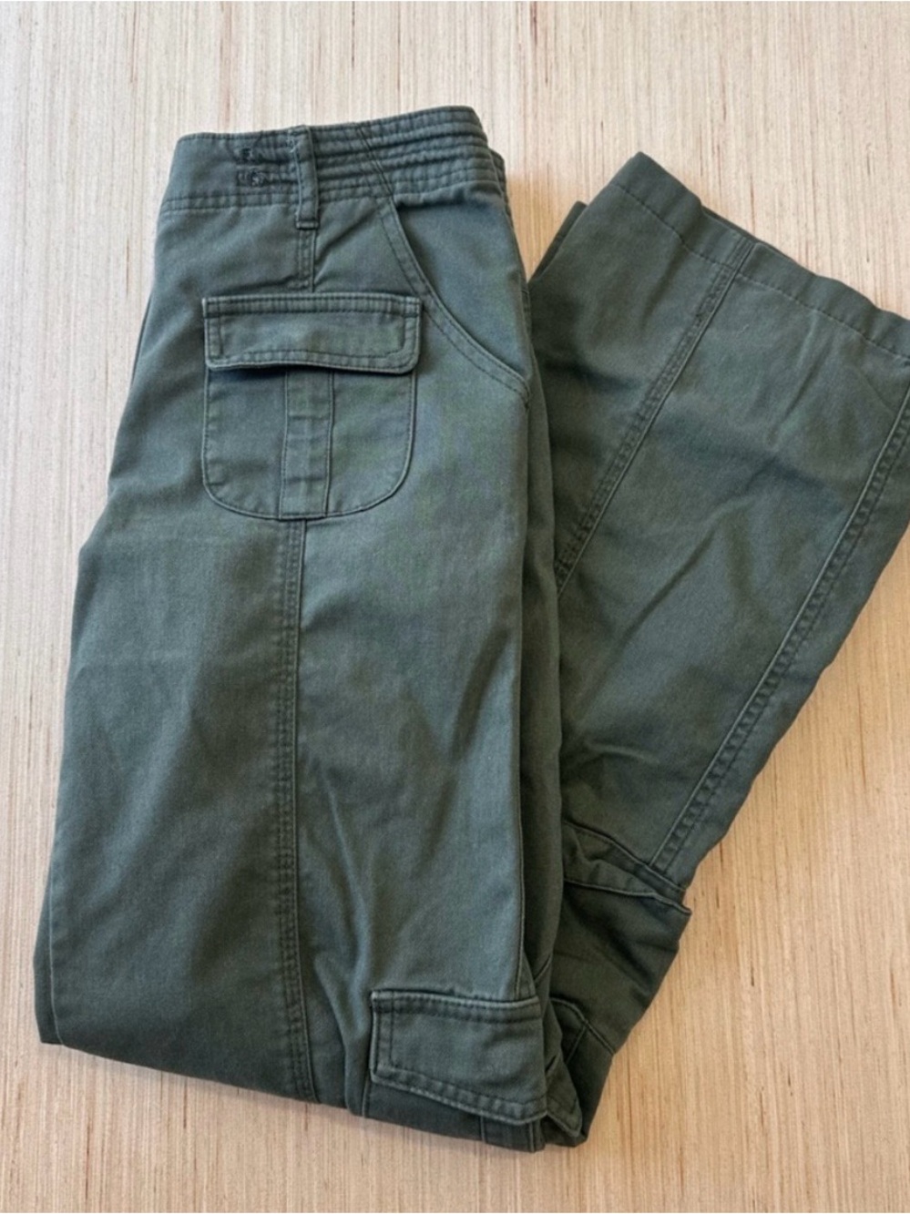 Brandy Melville Low Rise Cargo
Pant
